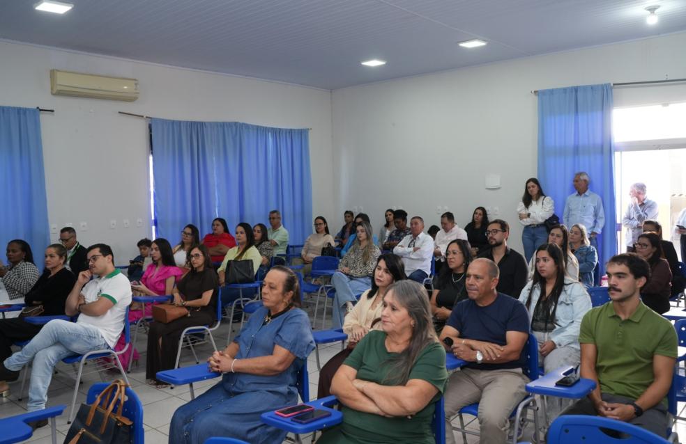 Prefeitura empossa 17 novos servidores na Rede Municipal de Ensino