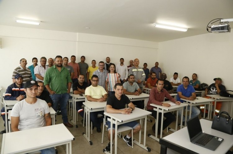 Iniciado curso de operador de máquinas pesadas em Catalão