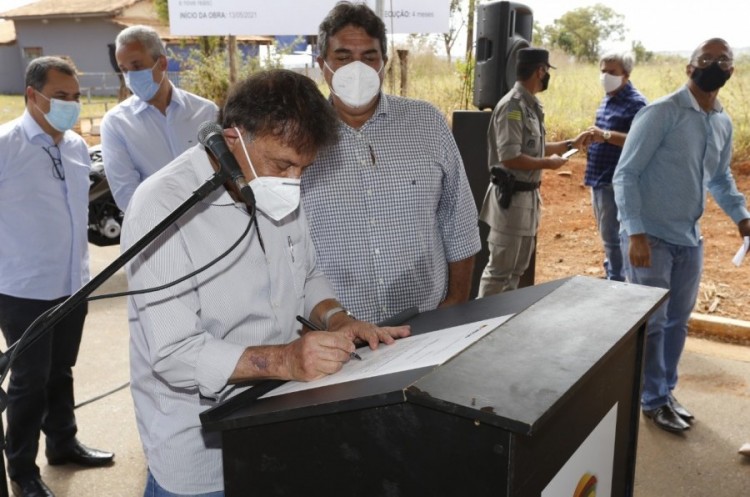 Começa obra de pavimentação asfáltica em via rural de Catalão